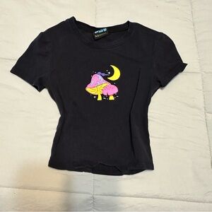 Mushroom baby tee. 🍄 Sits nicely on waist. Stretchy but high quality fabric.